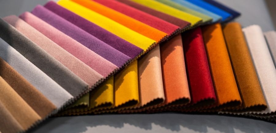 Couleurs tendance automne 2025 : sublimez votre style